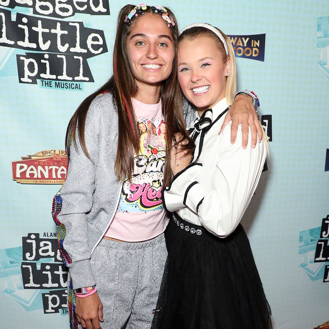 Avery Cyrus Asks JoJo Siwa to Be Her Girlfriend: See JoJo’s Response Avery Cyrus Asks JoJo Siwa to Be Her Girlfriend: See JoJo’s Response